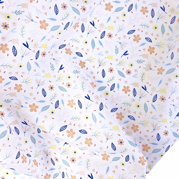 tela de popelín flores y hojas blanco