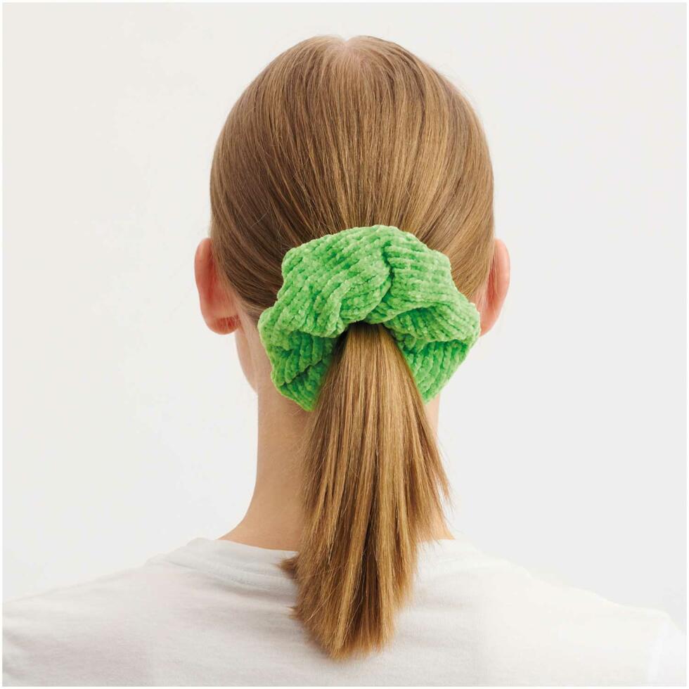 Ovillo de chenilla para amigurumis - Nilli Nilli - 030 - Neon green
