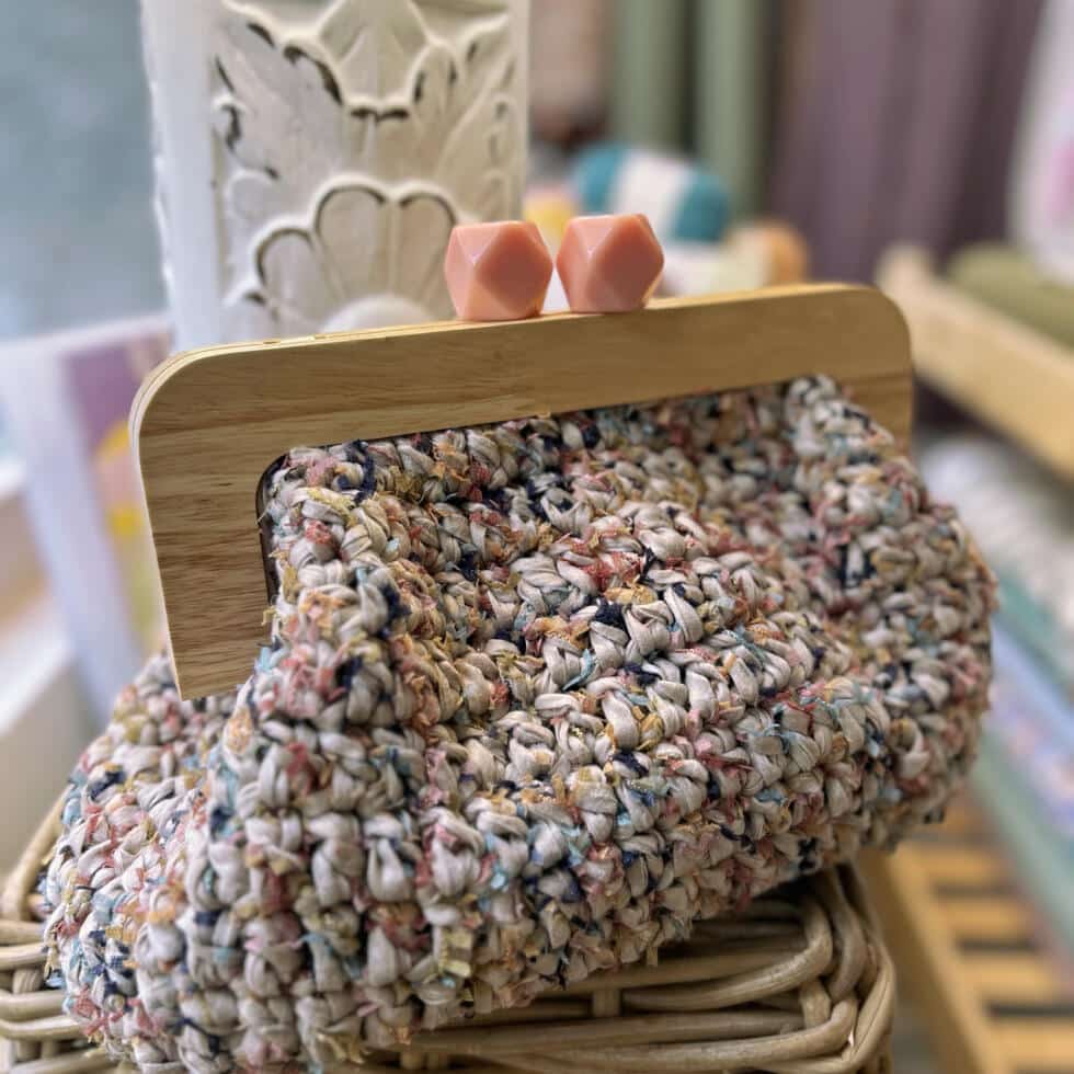 bolso ganchillo asa madera jarapa