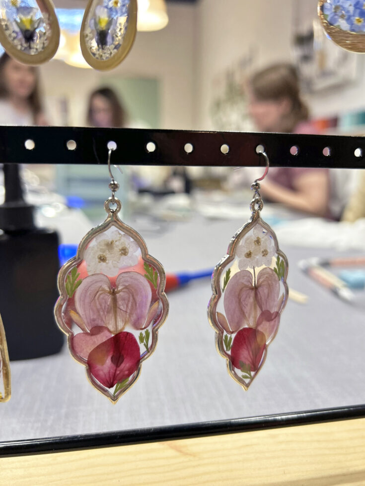 Taller de Joyas en Resina - Crea tus propias piezas - Imagen 4